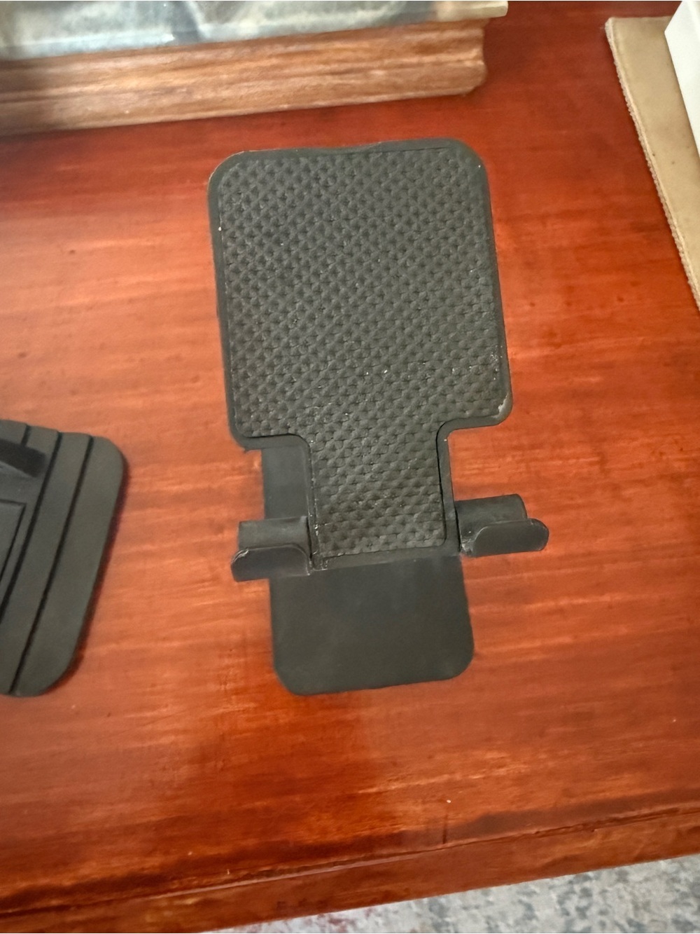 Universal T28 Phone Ring Holder and Stand - Black like new 3 different pieces